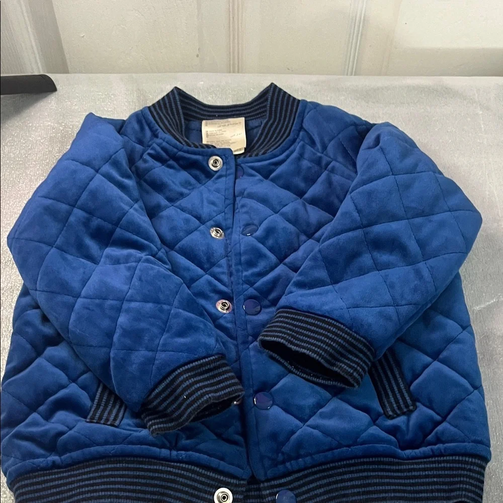 The Children's Place Navy Blue Kids Jeans is a bundle of 4 pieces !